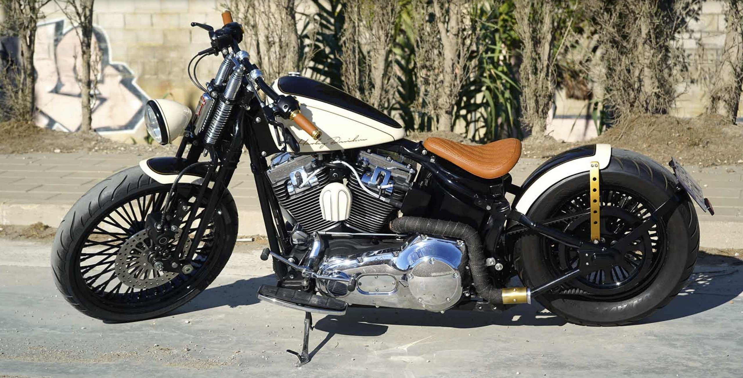 Harley-Davidson Bobber Cream Is Retro Times Two, Throws in a Touch of Porsche