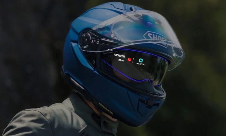 World’s First Motorcycle Helmet with Fully Integrated Augmented Reality System Unveiled